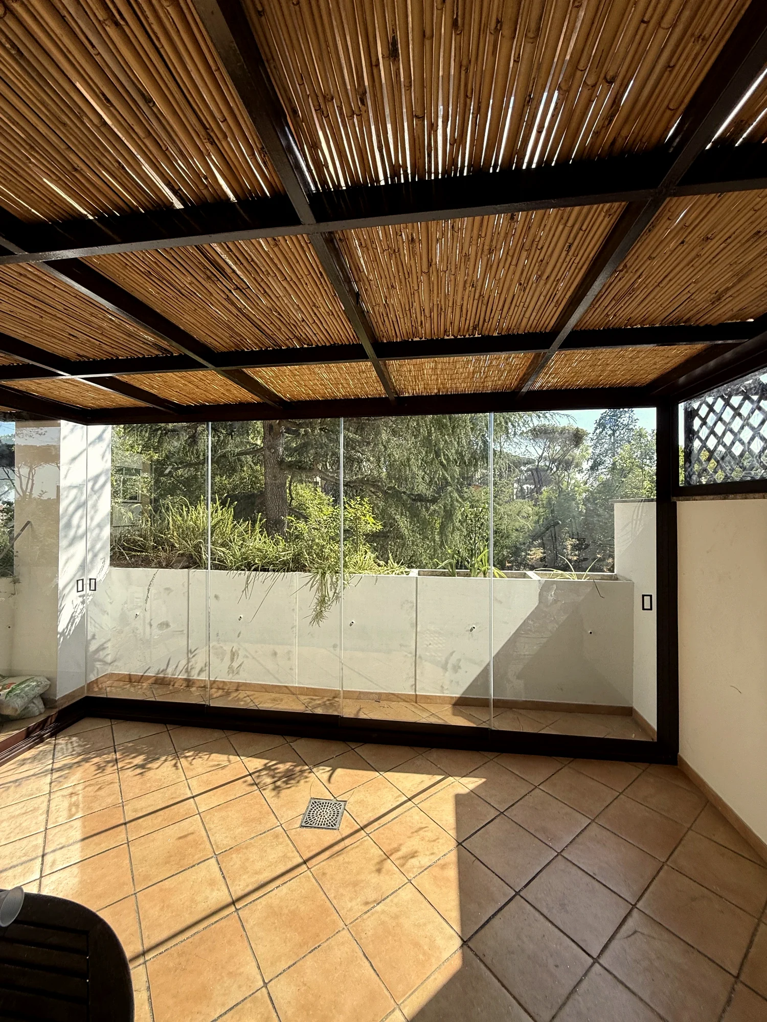 Villa Privata — Pergotenda con Vetrate Panoramiche sulla Terrazza