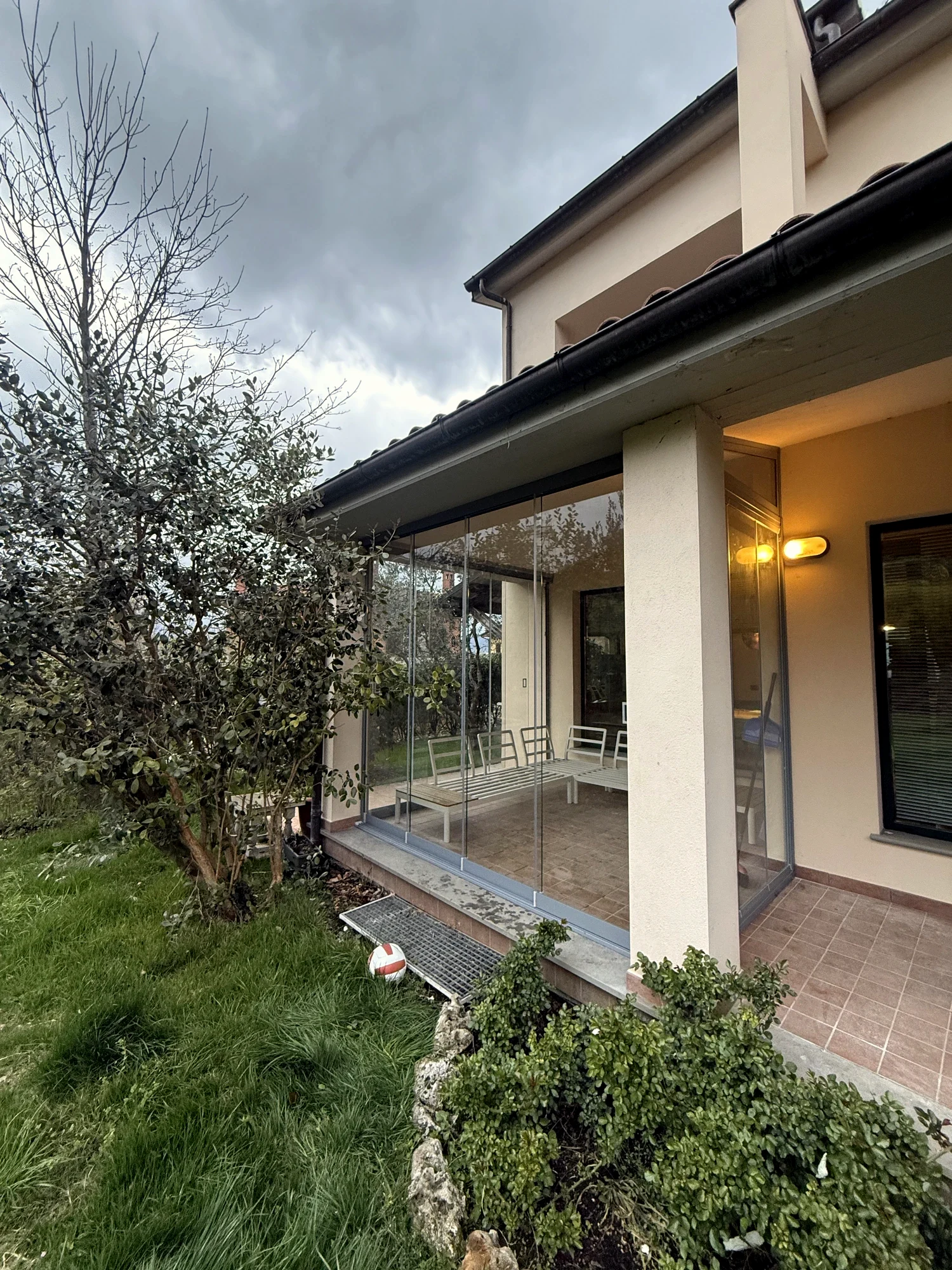 Villa Privata — Chiusura Veranda con Vetrate Panoramiche