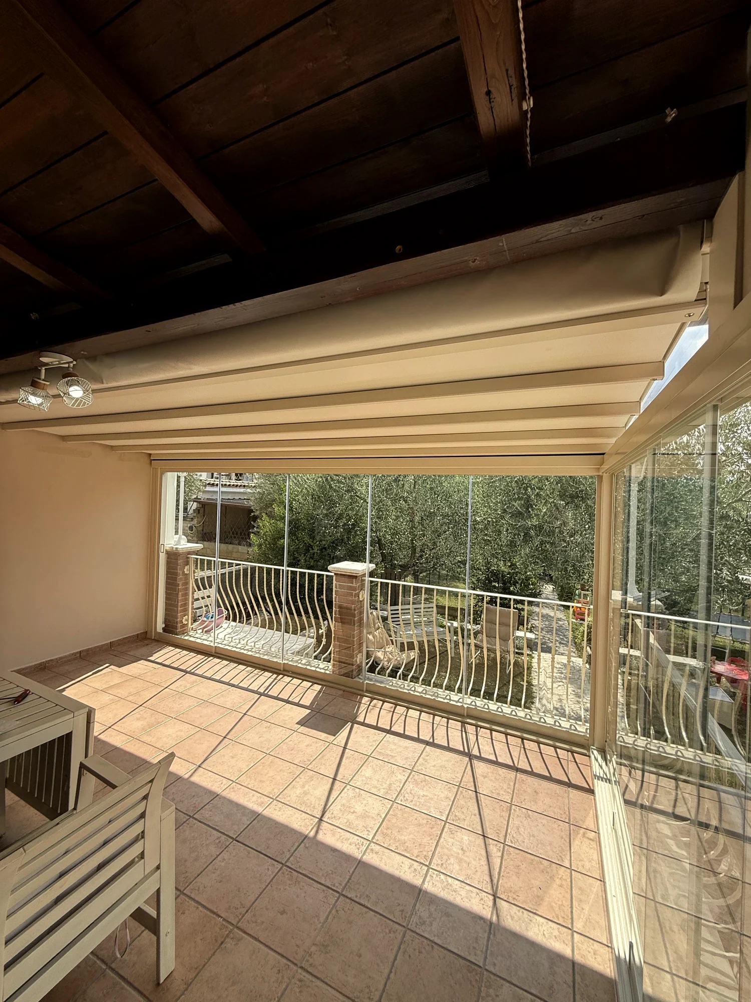 Villa Privata — Pergotenda con Vetrate Panoramiche sulla Terrazza — 3