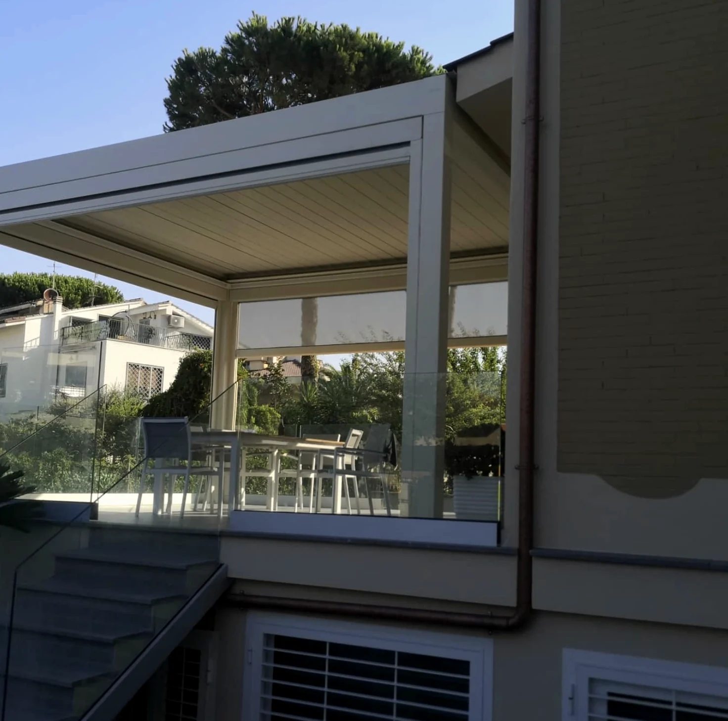Terrazza Privata — Balaustra in Vetro Autoportante e Scala
