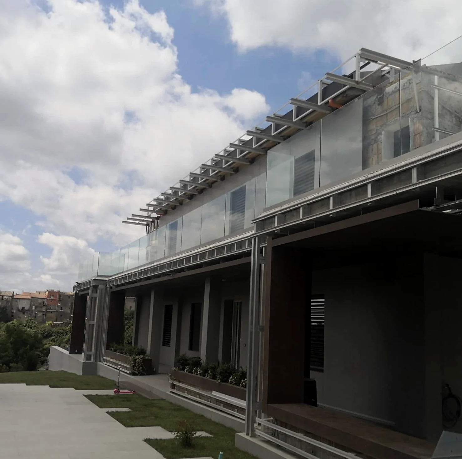 Residenza — Parapetto in Vetro sul Terrazzo di Copertura