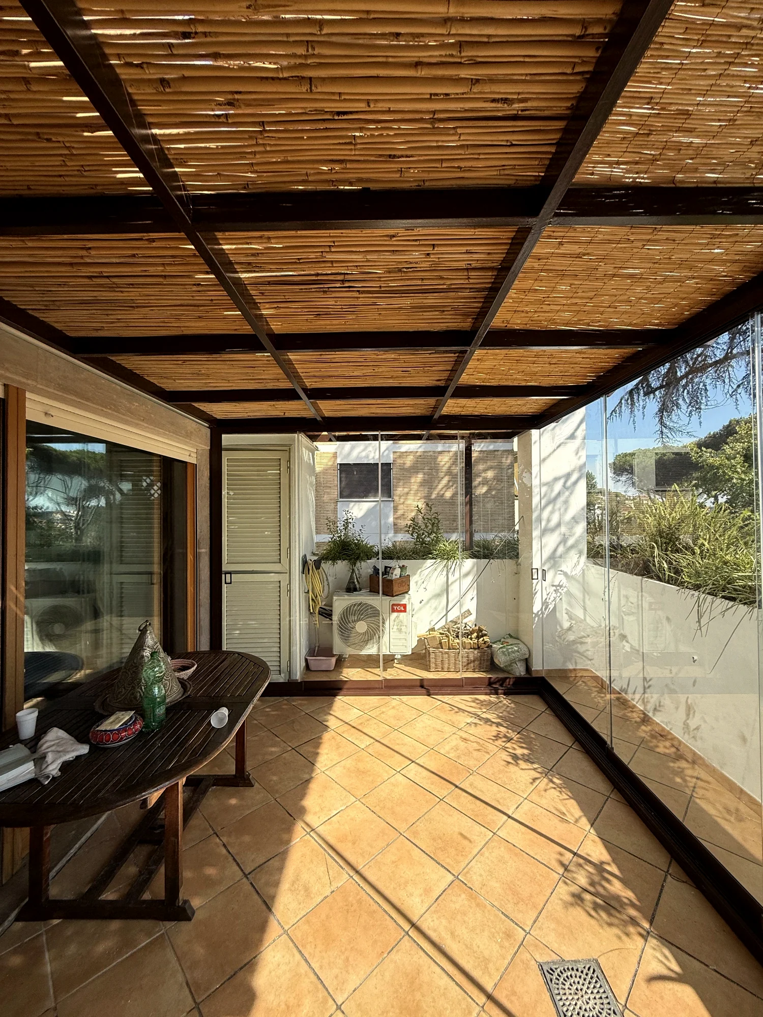 Villa Privata — Pergotenda con Vetrate Panoramiche sulla Terrazza — 2